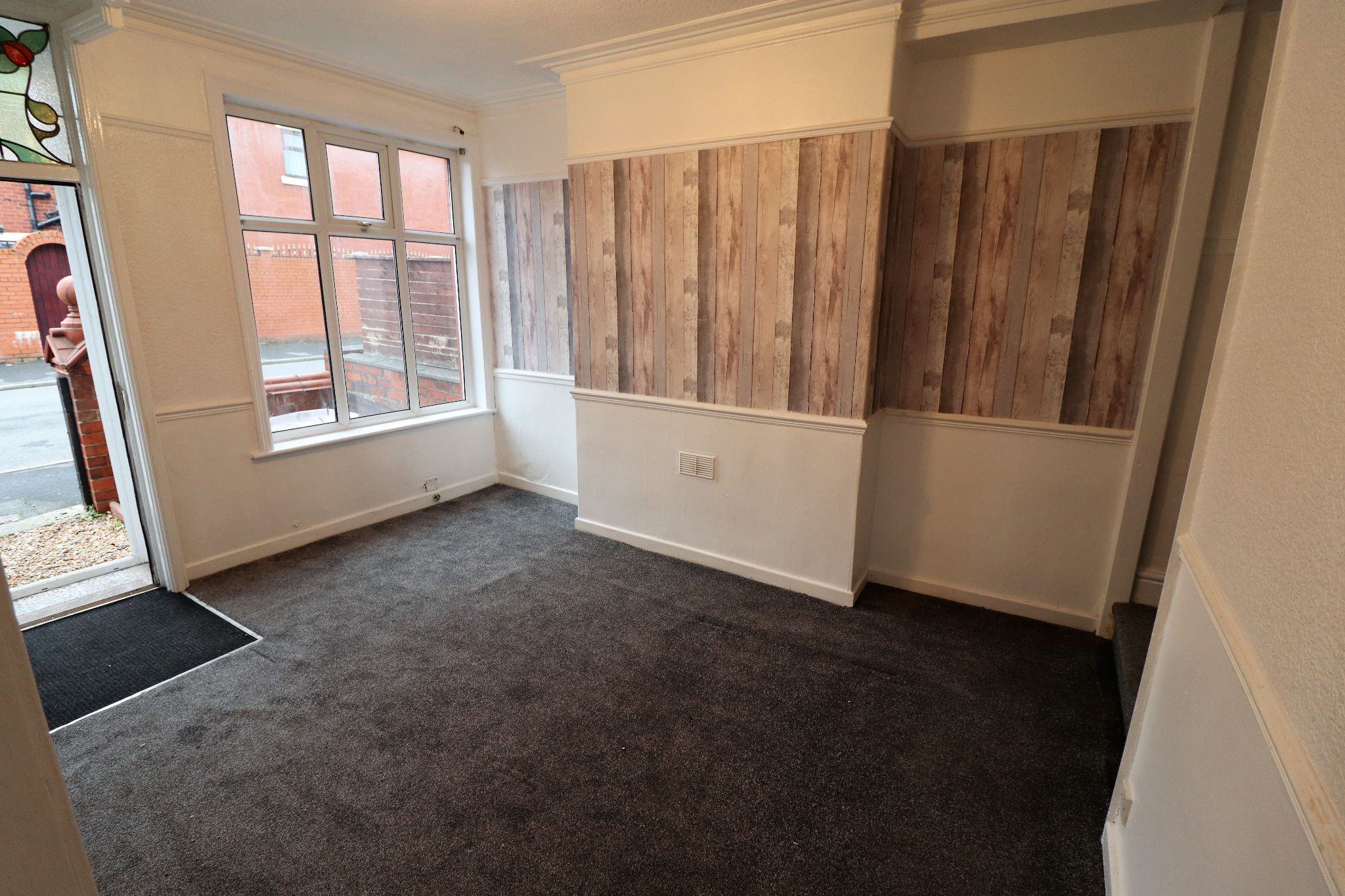 3 Bed Link Detached House To Rent - Photograph 4