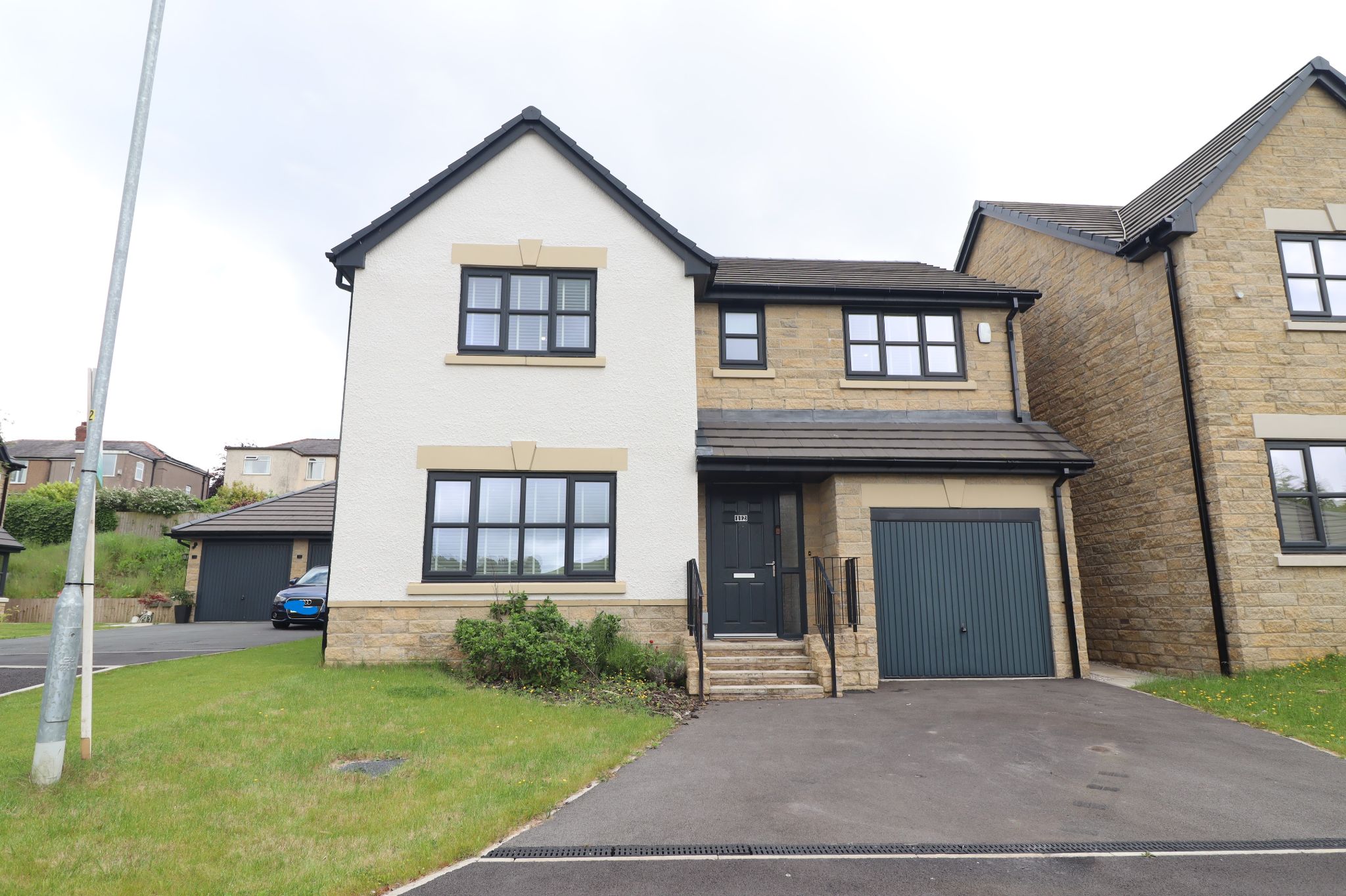 4 Bed Detached House To Rent - Photograph 1