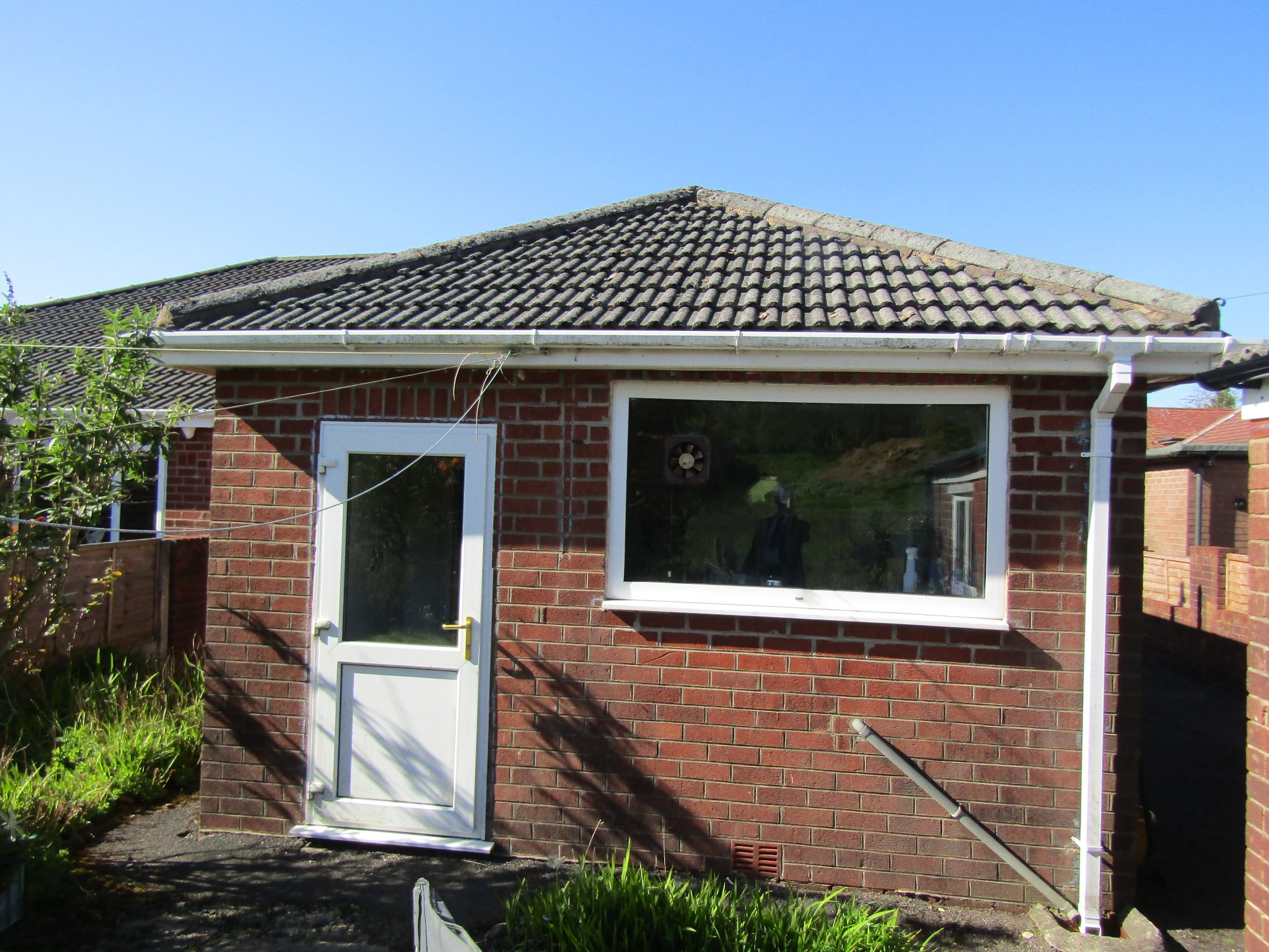 2 Bed Semi-detached Bungalow For Sale - Photograph 3