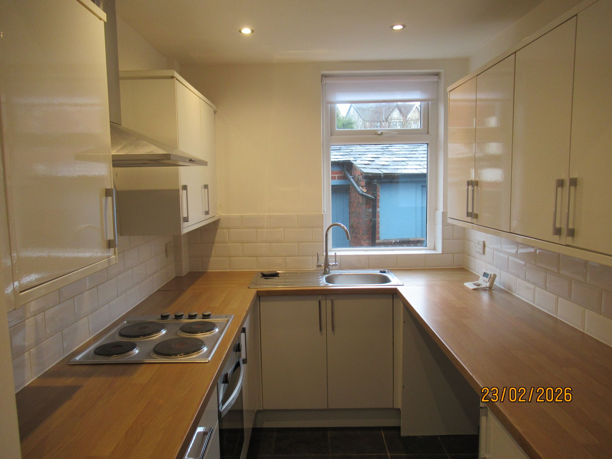 3 Bed End Terraced House For Sale - Photograph 4