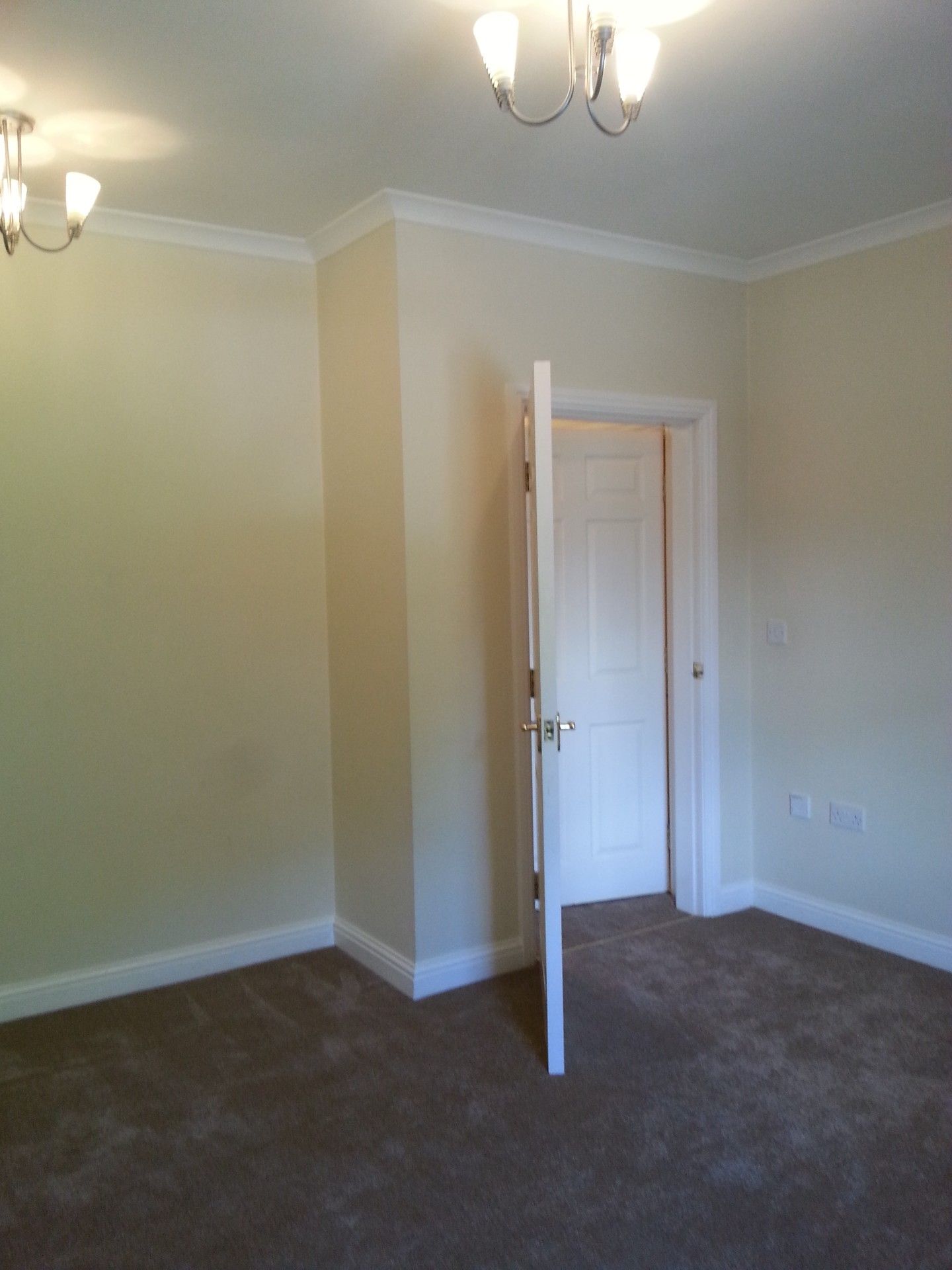 2 Bed Apartment Flat/apartment For Sale - Photograph 2