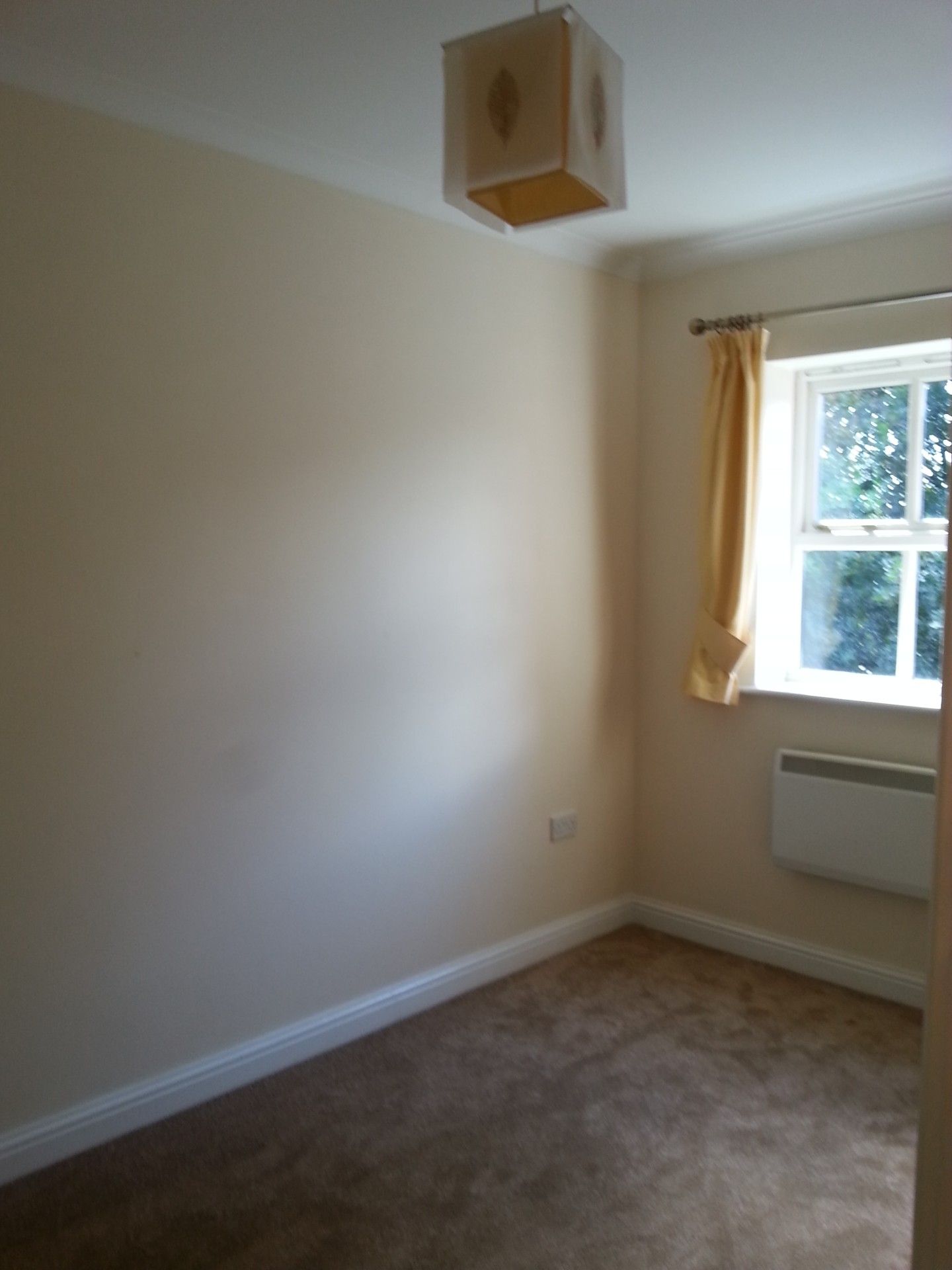 2 Bed Apartment Flat/apartment For Sale - Photograph 4