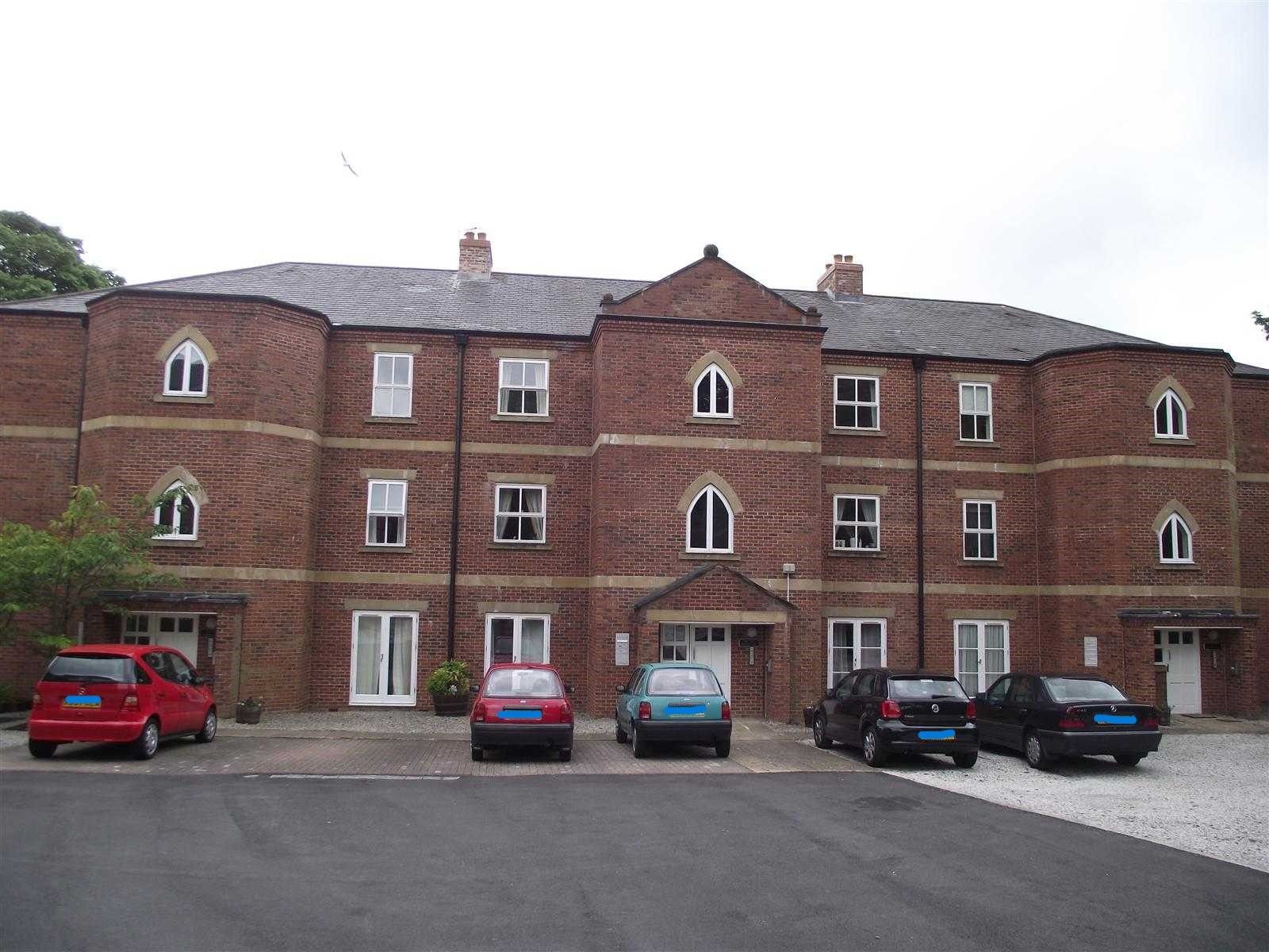 2 Bed Apartment Flat/apartment For Sale - Photograph 1
