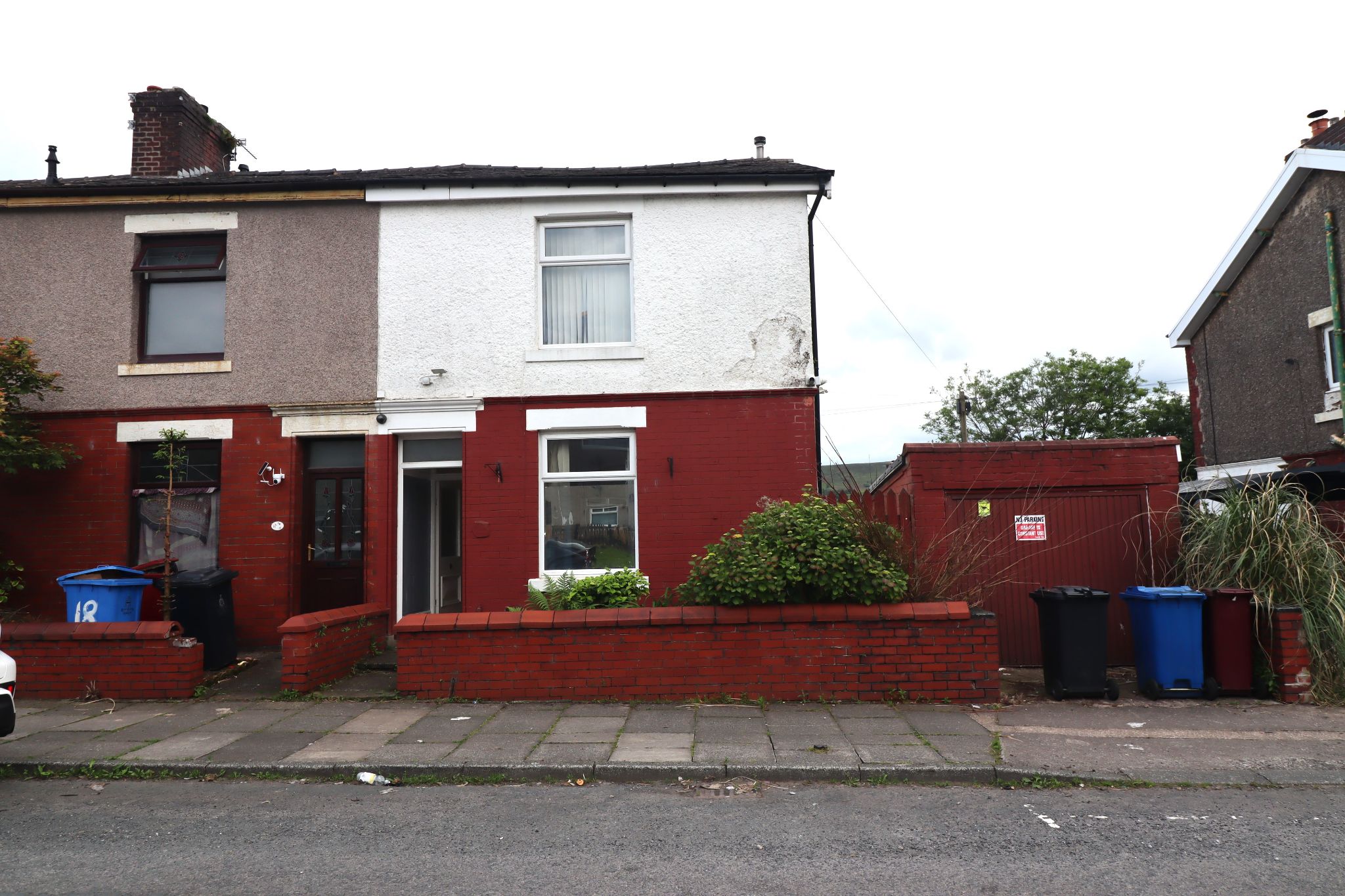 2 Bed End Terraced House For Sale - Photograph 1