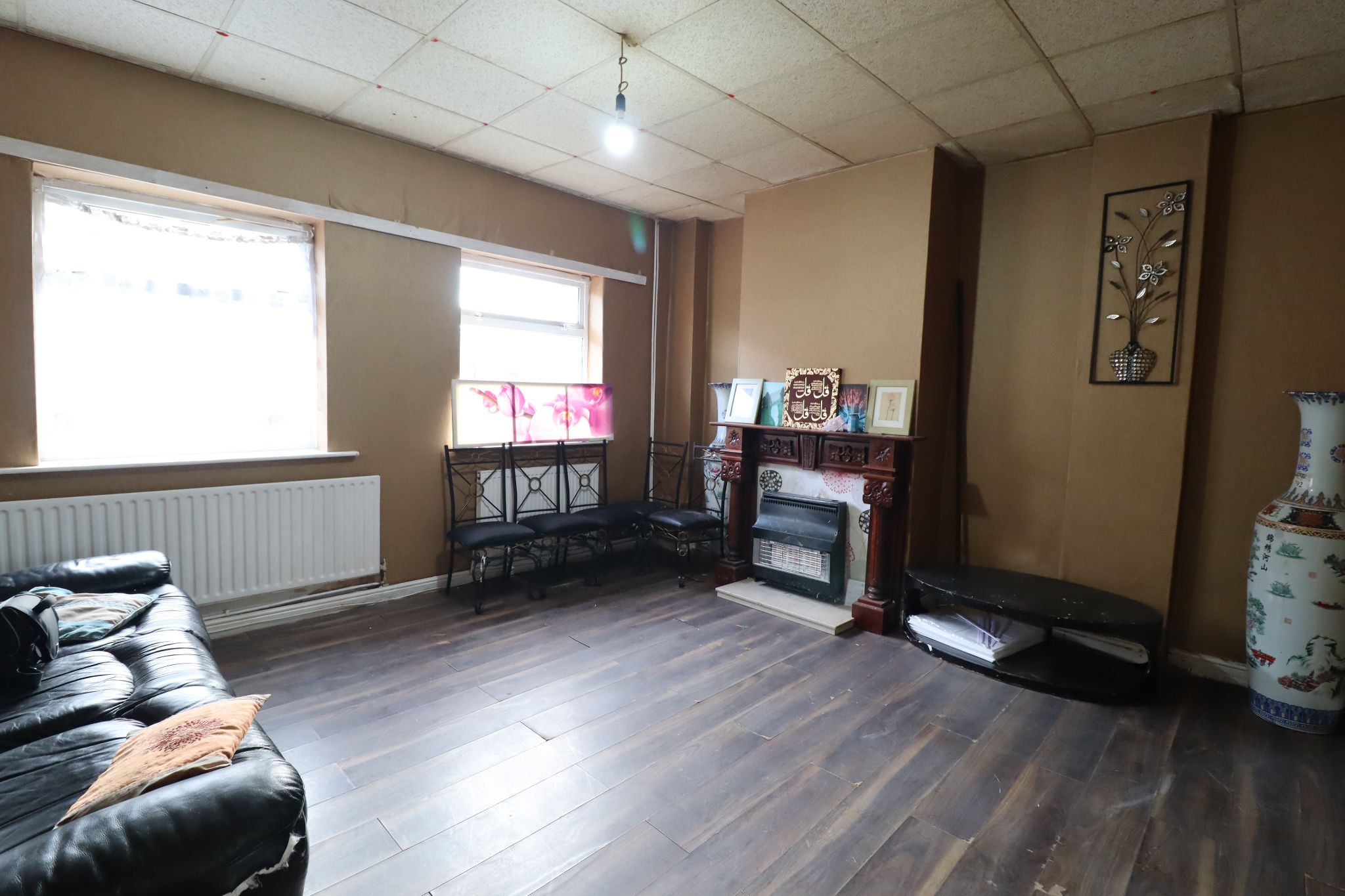 4 Bed End Terraced House For Sale - Photograph 4