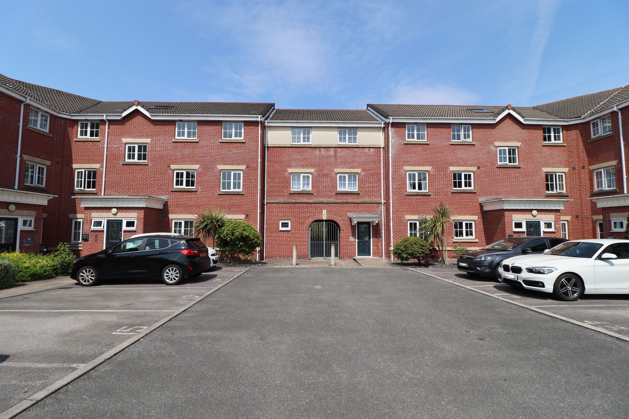 2 Bed Apartment Flat/apartment To Rent - Photograph 1