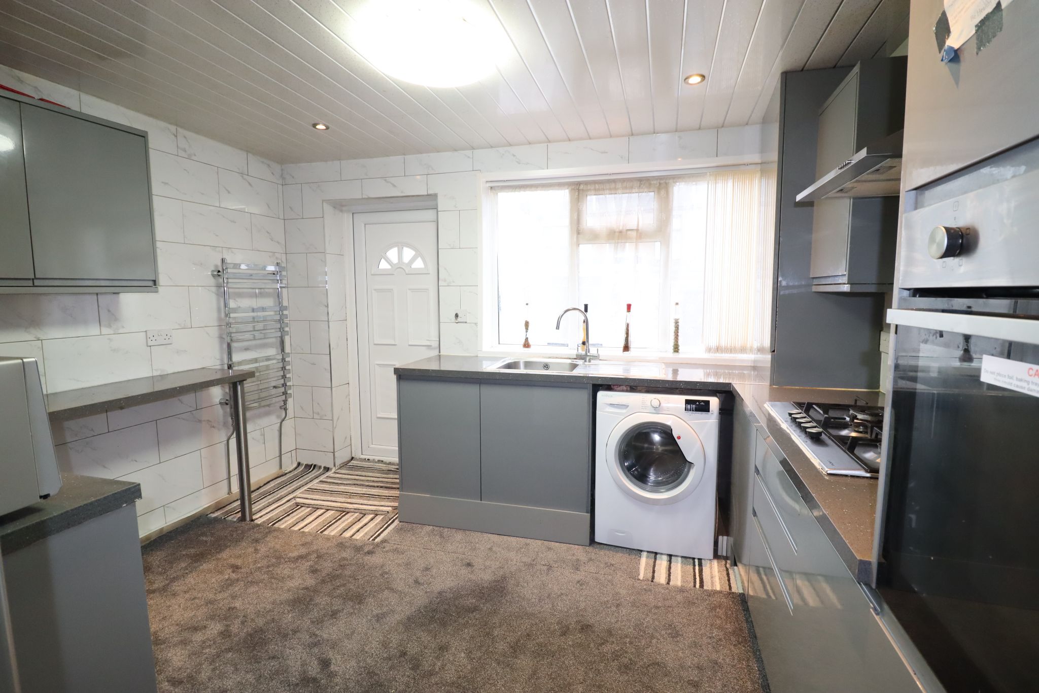 4 Bed Mid Terraced House For Sale - Photograph 4