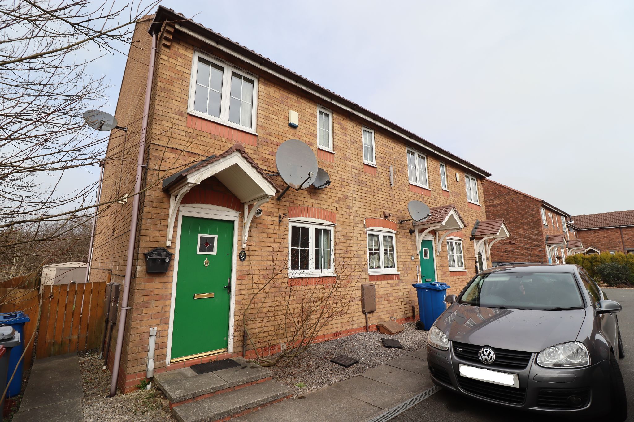 2 Bed End Terraced House To Rent - Photograph 1