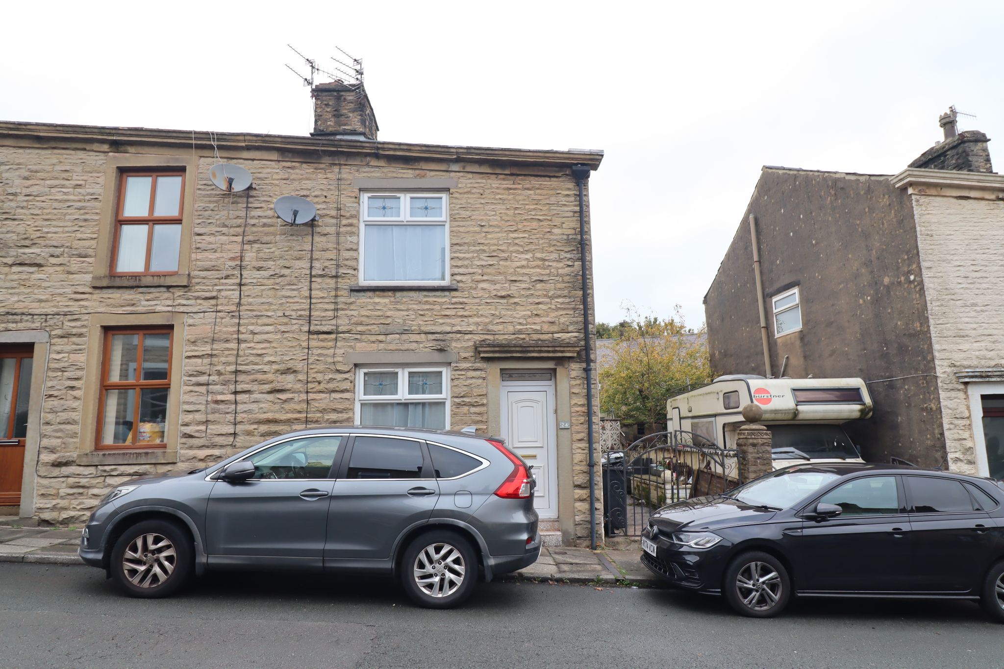 2 Bed Semi-detached House To Rent - Photograph 1
