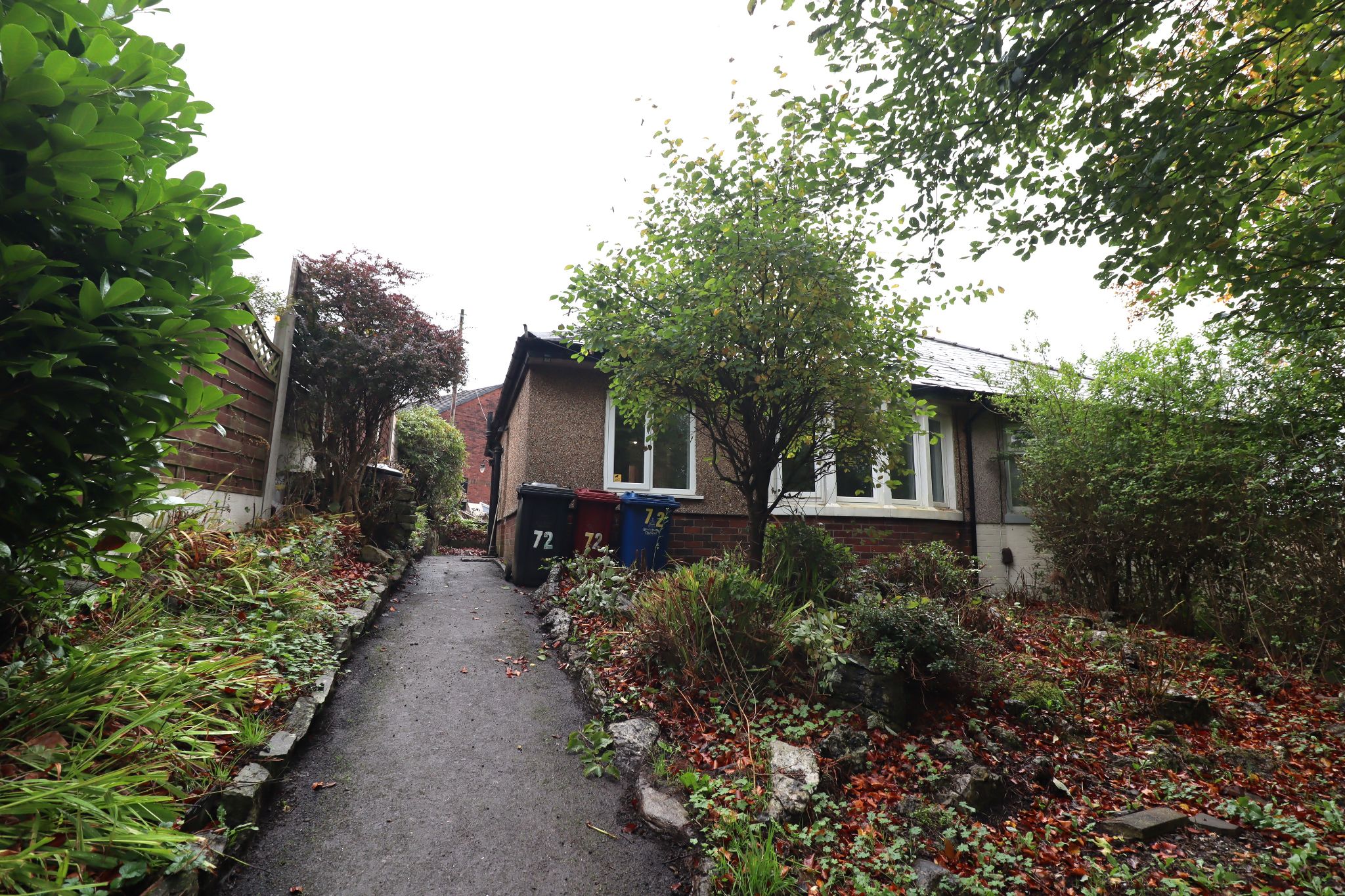 2 Bed Semi-detached Bungalow To Rent - Photograph 1