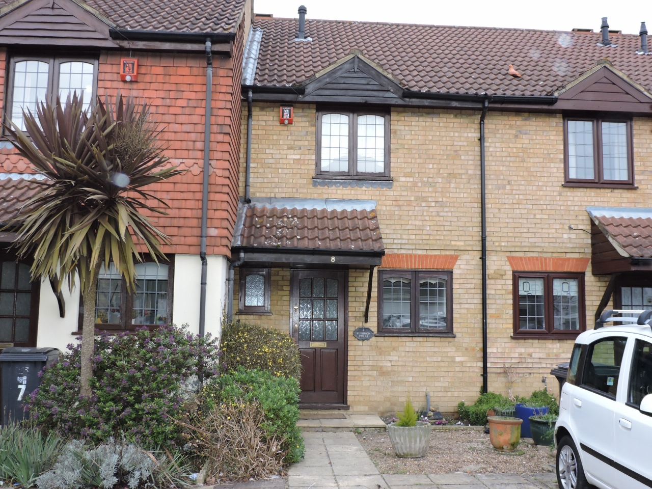 2 bedroom mid terraced house Let in New Malden - Main Image