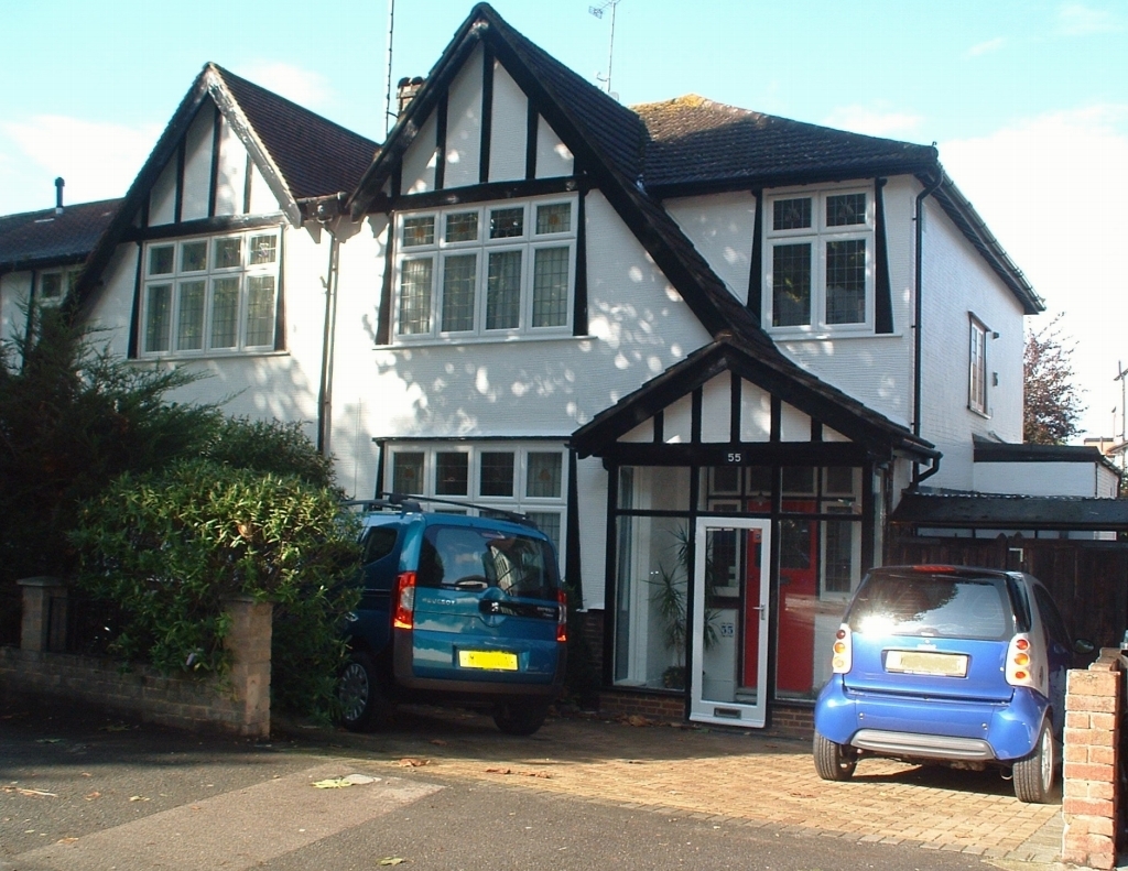3 bedroom house Let in Surbiton - Main Image