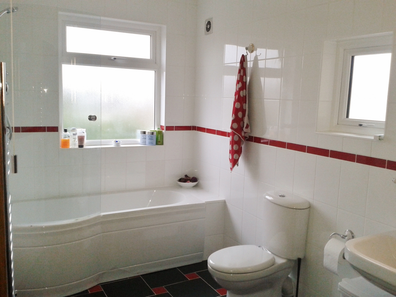 3 bedroom end terraced house Let Agreed in New Malden - Photograph 5