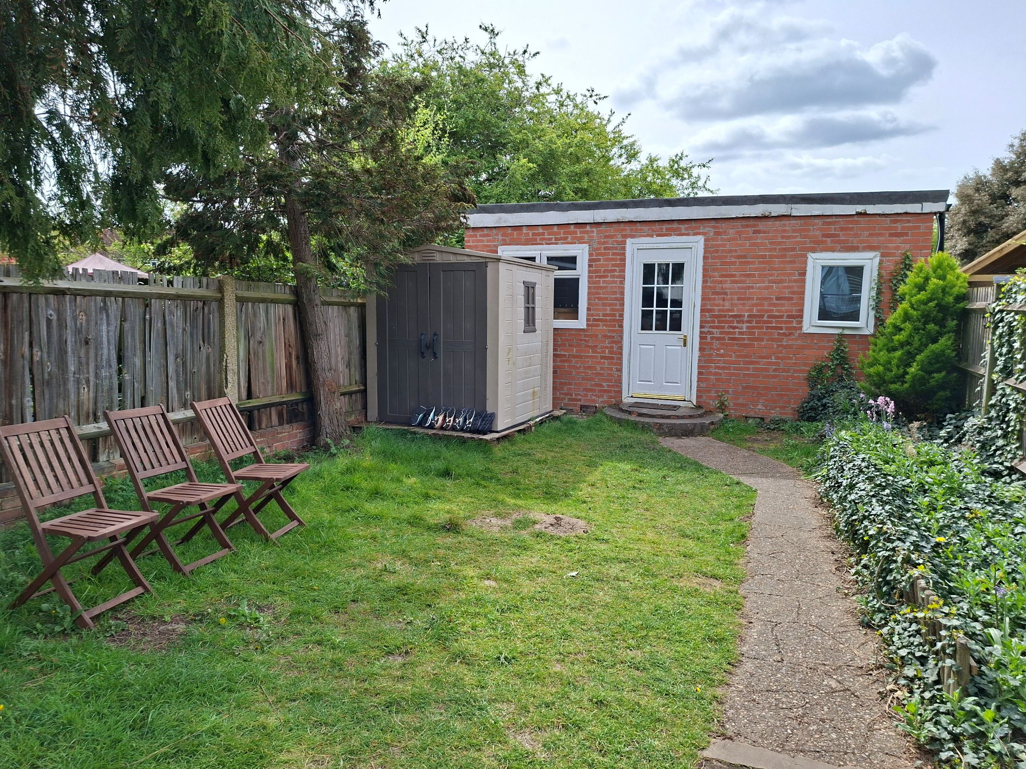 3 bedroom end terraced house Let Agreed in New Malden - Photograph 11