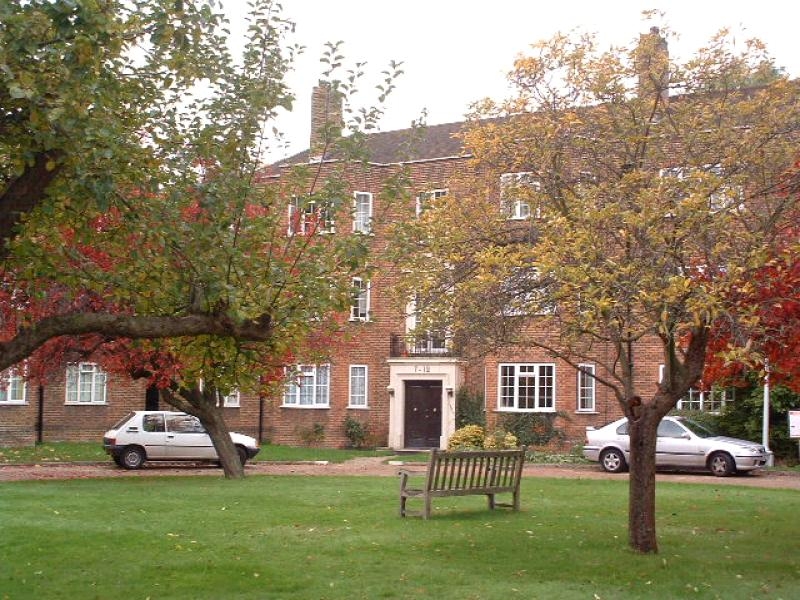 2 bedroom apartment flat/apartment Let in Worcester Park - Main Image