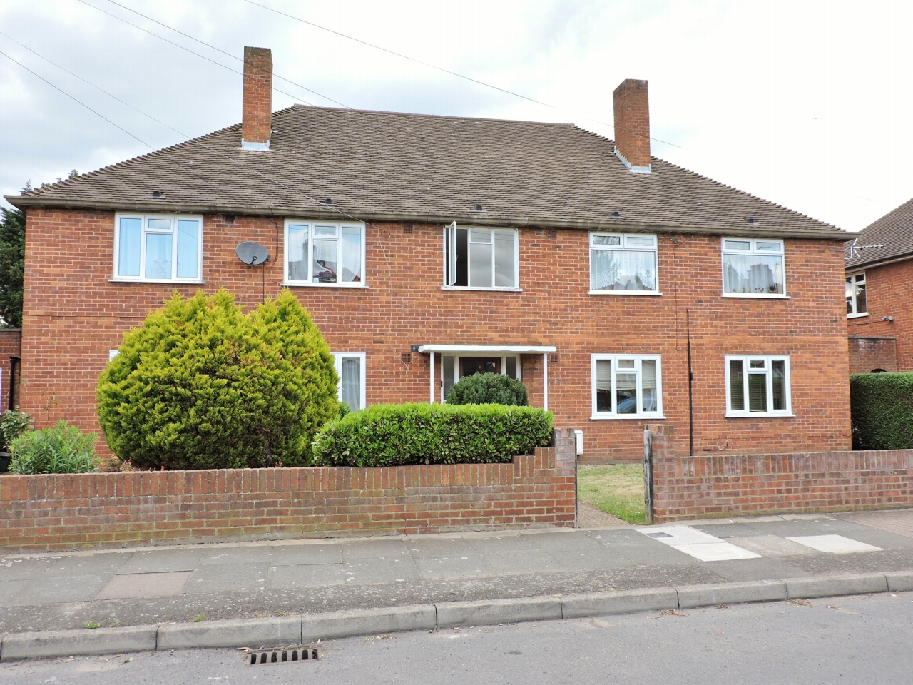 2 bedroom apartment flat/apartment Let in New Malden - Main Image