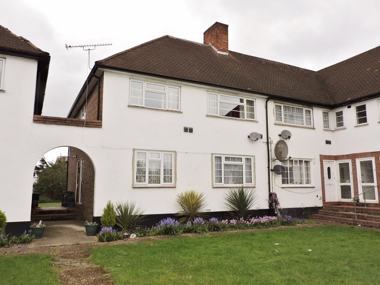 2 bedroom apartment flat/apartment Let in Surbiton - Main Image