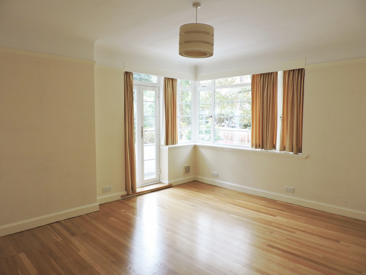 3 bedroom apartment flat/apartment Let in Wimbledon - Property photograph