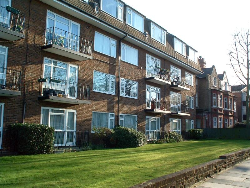 2 bedroom apartment flat/apartment Let in New Malden - Main Image