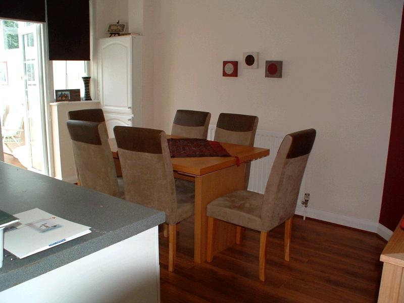 3 bedroom mid terraced house Let in New Malden - Property photograph