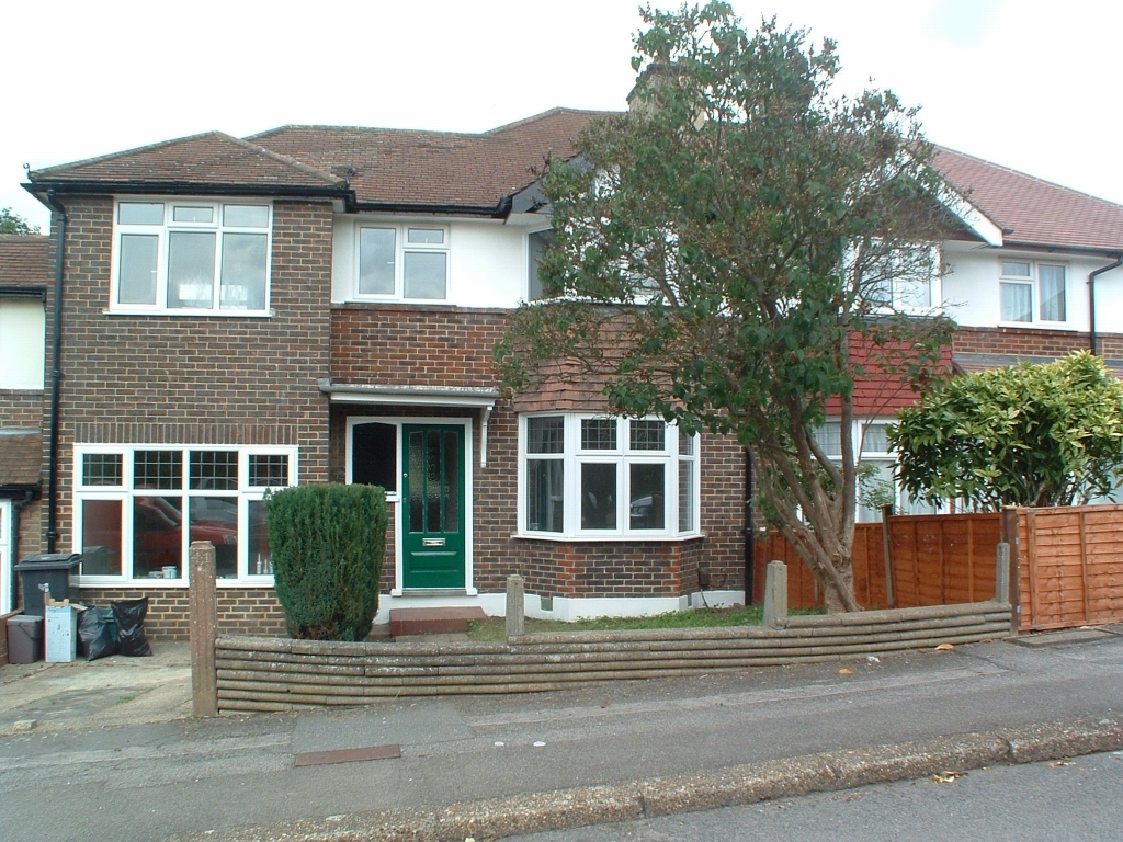4 bedroom house Let in Surbiton - Main Image
