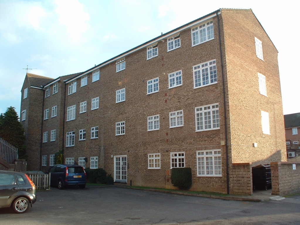 1 bedroom apartment flat/apartment Let in Chessington - Main Image
