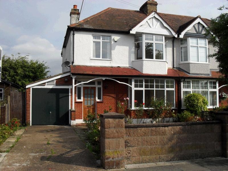 3 bedroom house Let in New Malden - Main Image