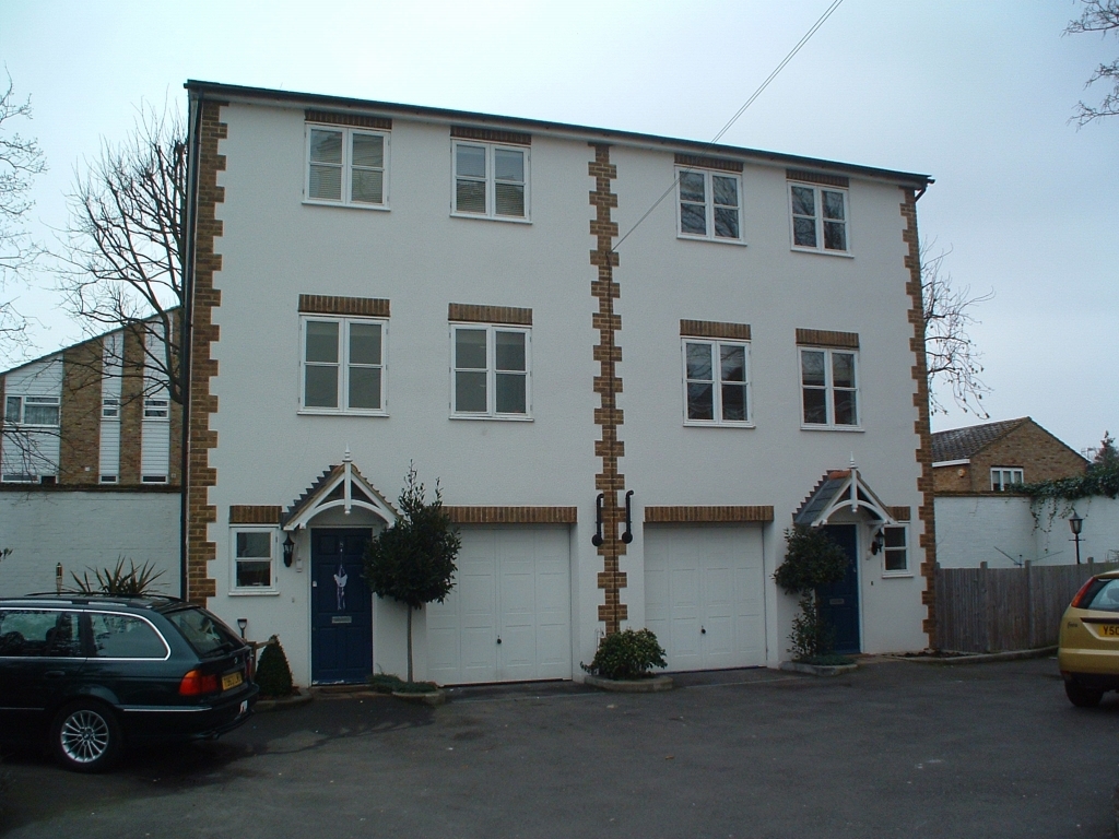 3 bedroom house Let in Kingston Upon Thames - Main Image