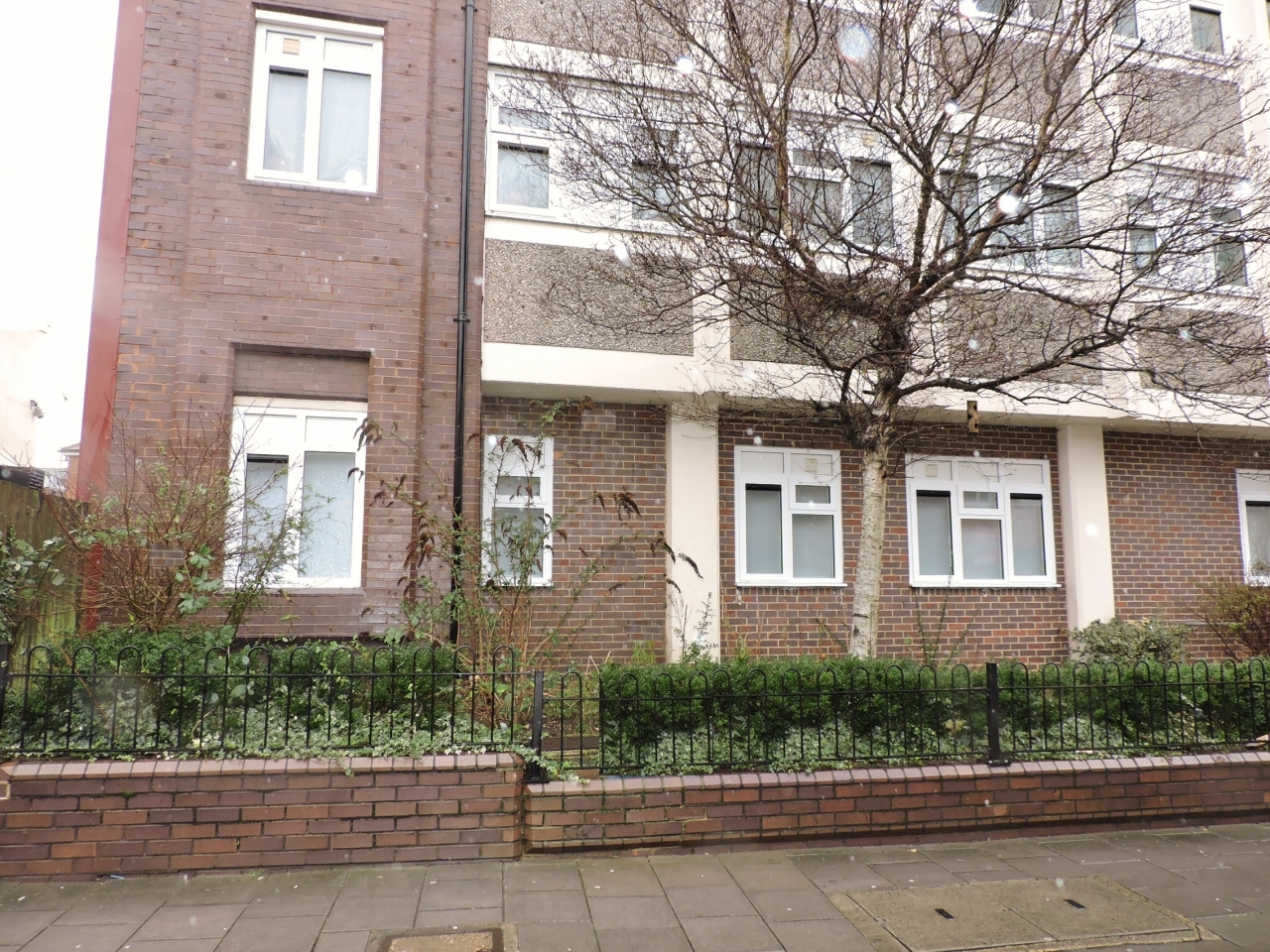 2 bedroom apartment flat/apartment Let in Aldershot - Main Image