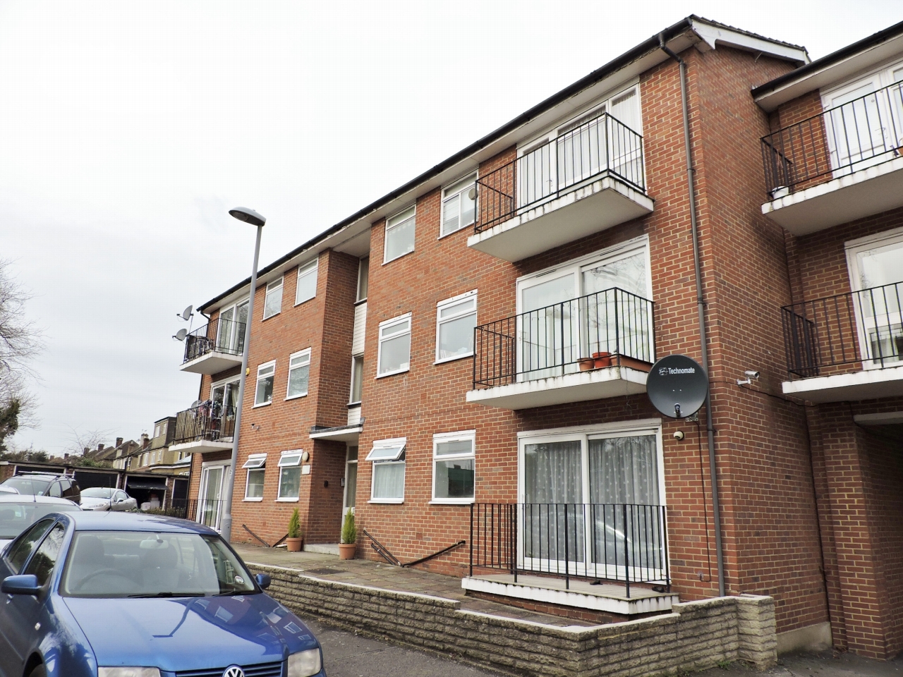 2 bedroom apartment flat/apartment Let in New Malden - Main Image