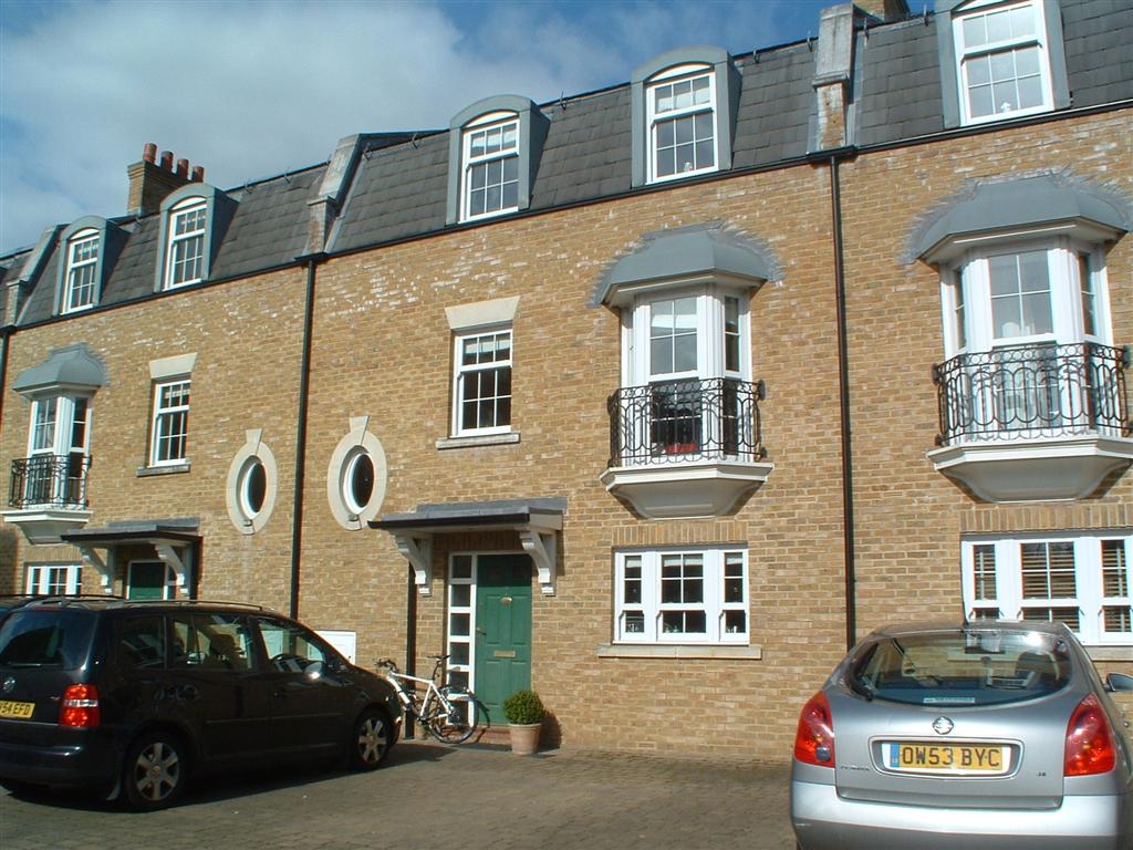 3 bedroom Let in London - Main Image