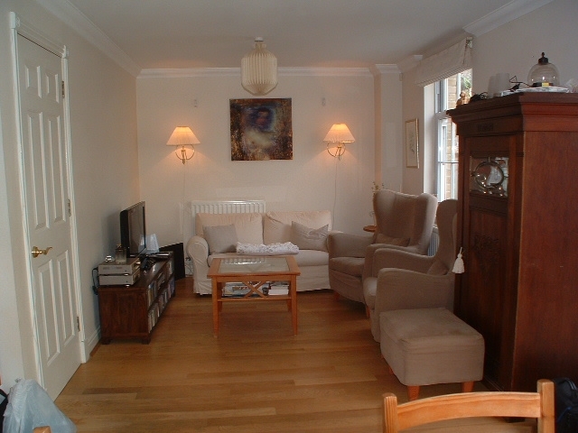 3 bedroom Let in London - Property photograph