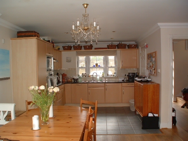 3 bedroom Let in London - Property photograph