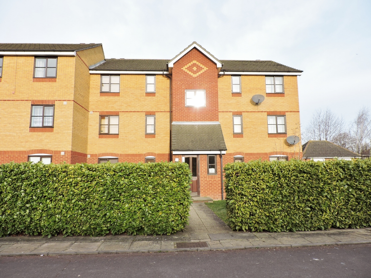 2 bedroom apartment flat/apartment Let in New Malden - Main Image