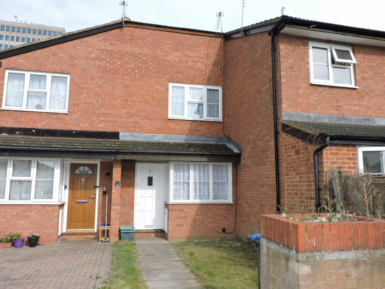 1 bedroom mid terraced house Let in New Malden - Main Image