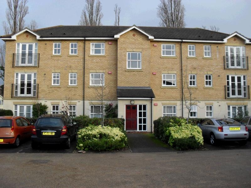 2 bedroom apartment flat/apartment Let in Kingston Upon Thames - Main Image