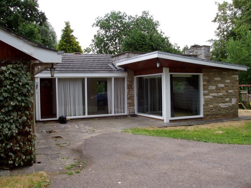 4 bedroom detached bungalow Let in New Malden - Main Image