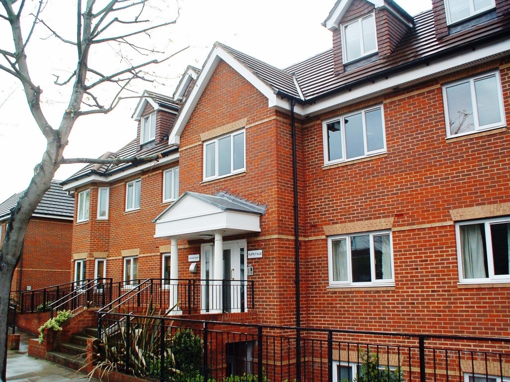 2 bedroom apartment flat/apartment Let in New Malden - Main Image