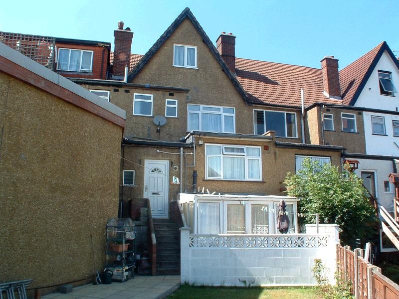 3 bedroom apartment flat/apartment Let in Surbiton - Main Image