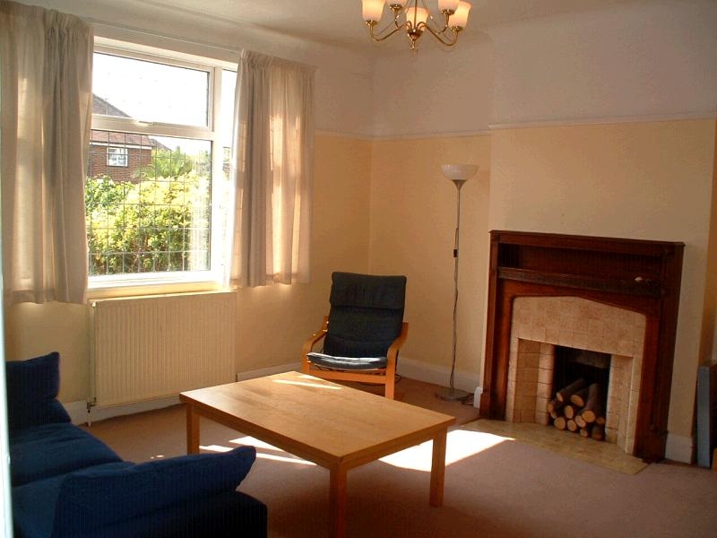 4 bedroom house Let in New Malden - Property photograph