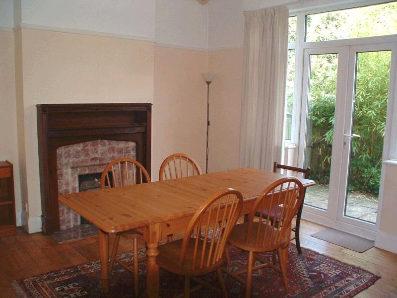4 bedroom house Let in New Malden - Property photograph