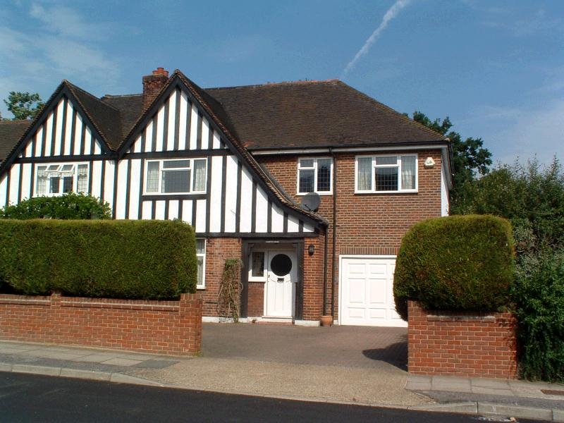 4 bedroom house Let in New Malden - Property photograph