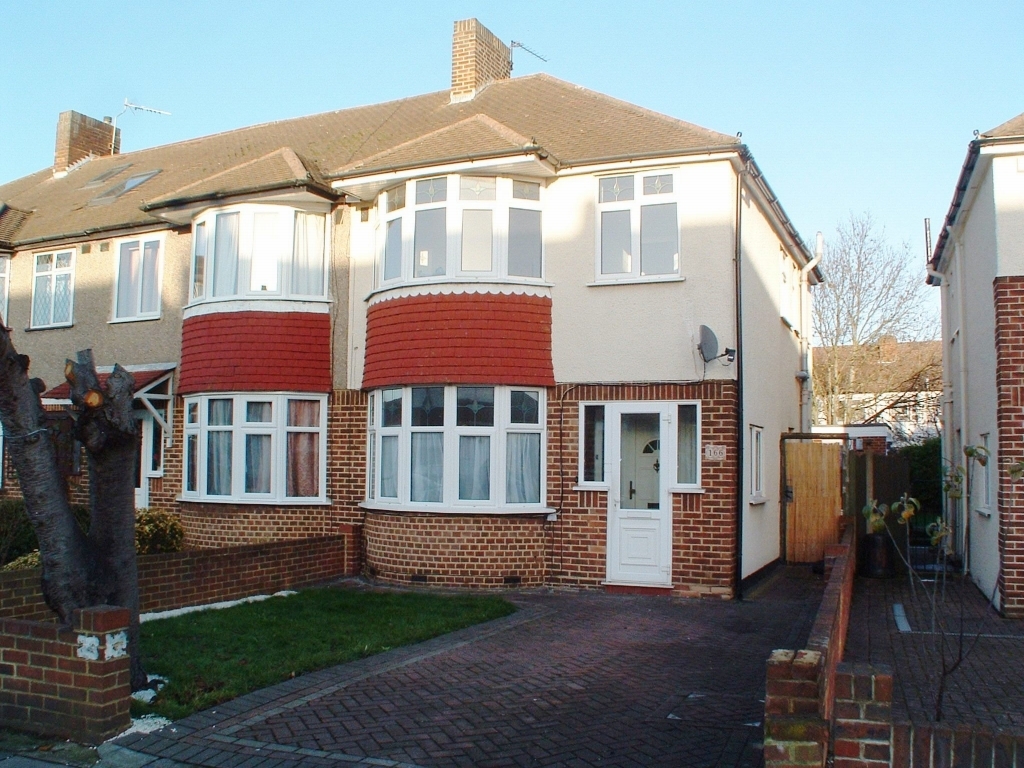 3 bedroom end terraced house Let in New Malden - Property photograph