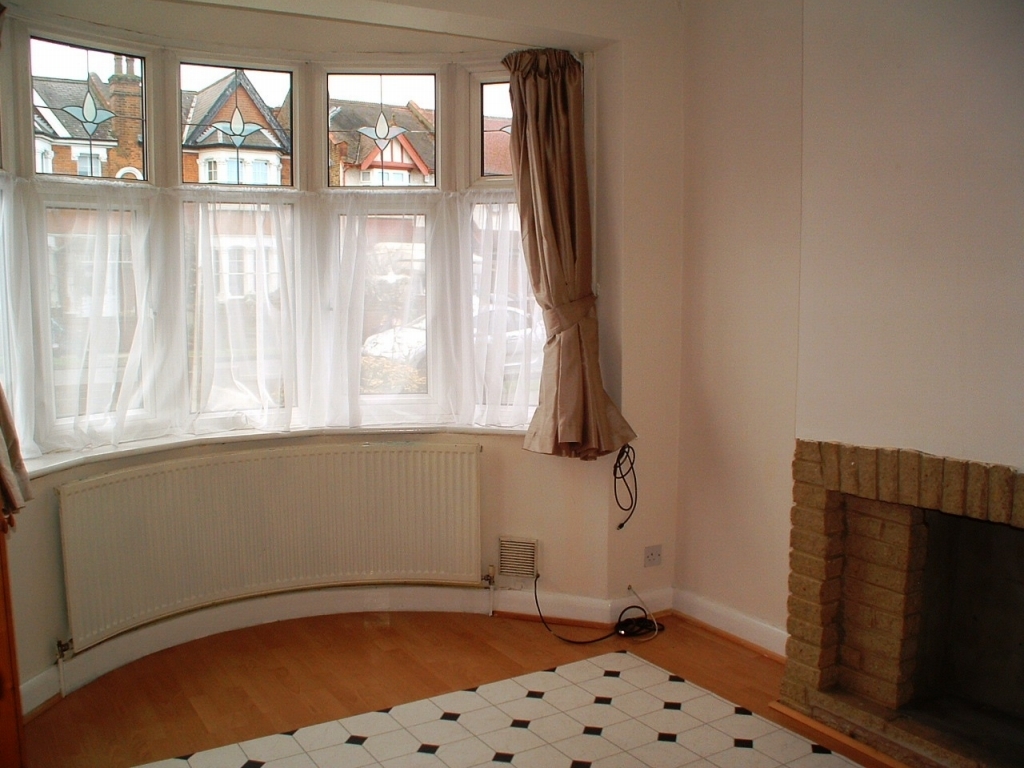 3 bedroom end terraced house Let in New Malden - Property photograph