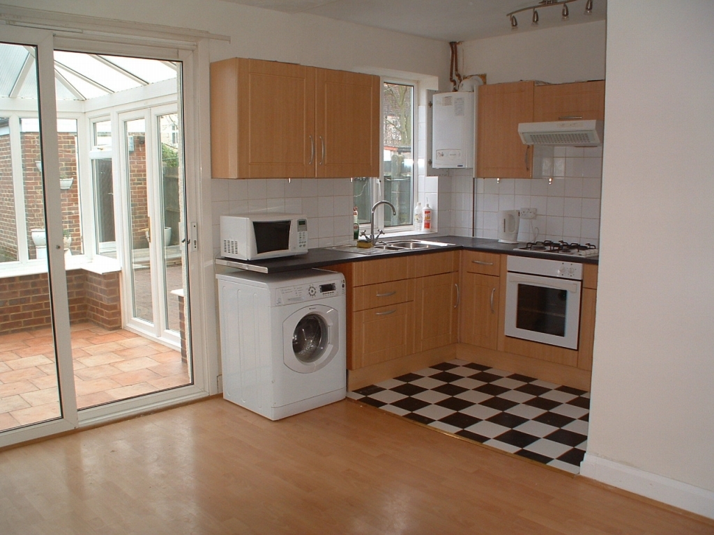 3 bedroom end terraced house Let in New Malden - Property photograph