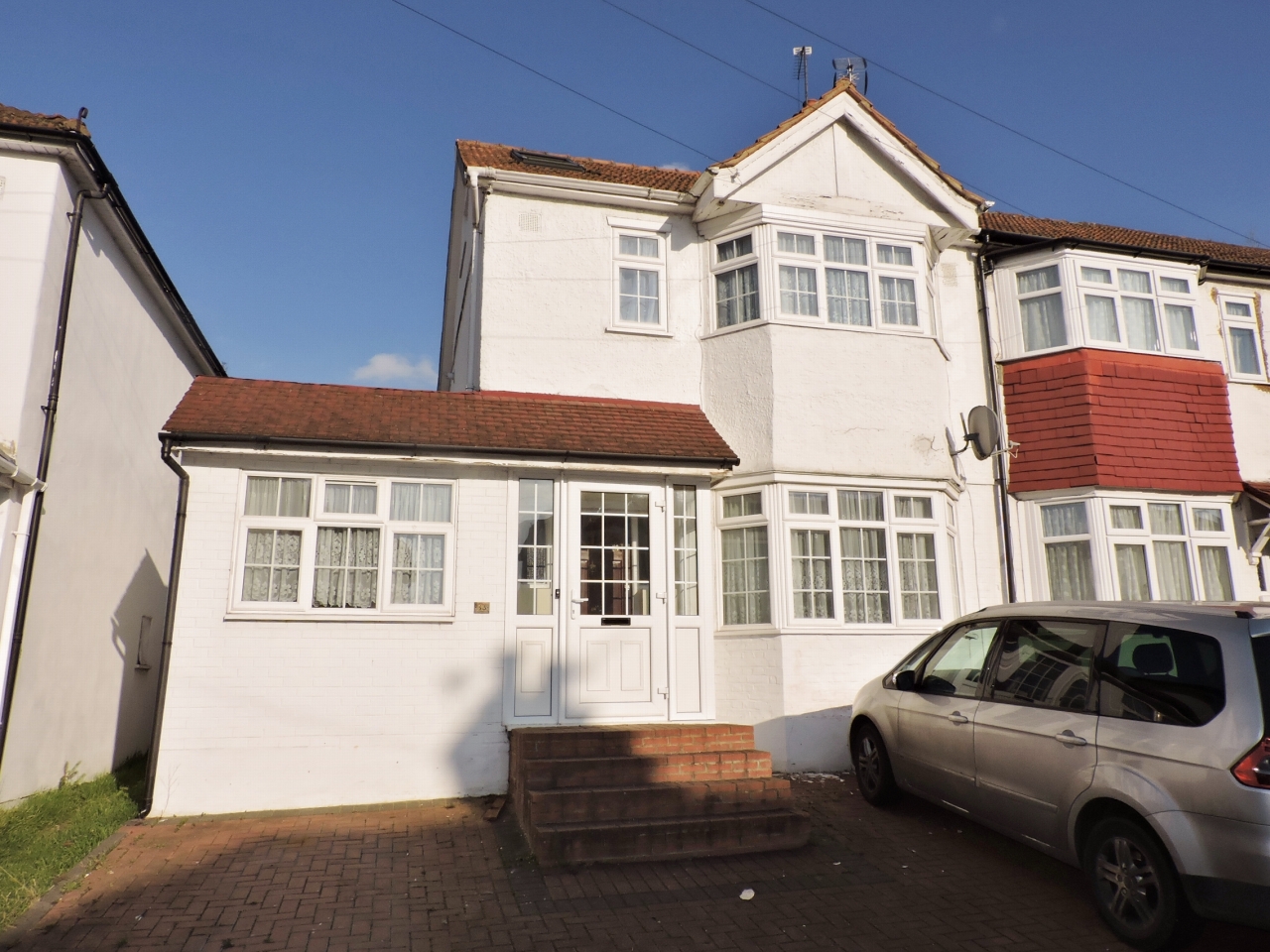 4 bedroom house Let in New Malden - Main Image