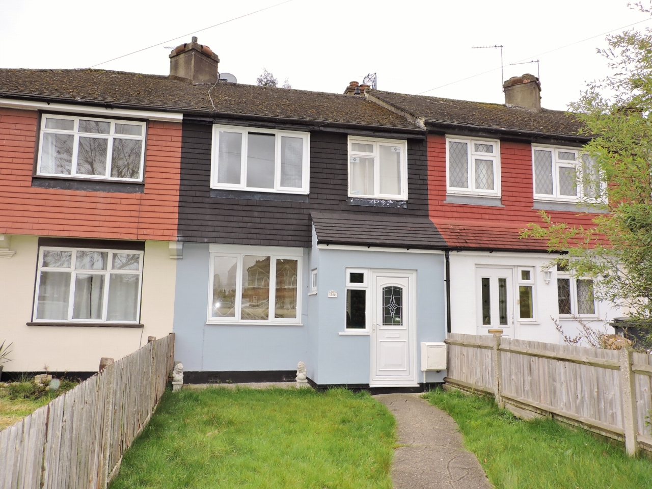 3 bedroom mid terraced house Let in Surbiton - Main Image