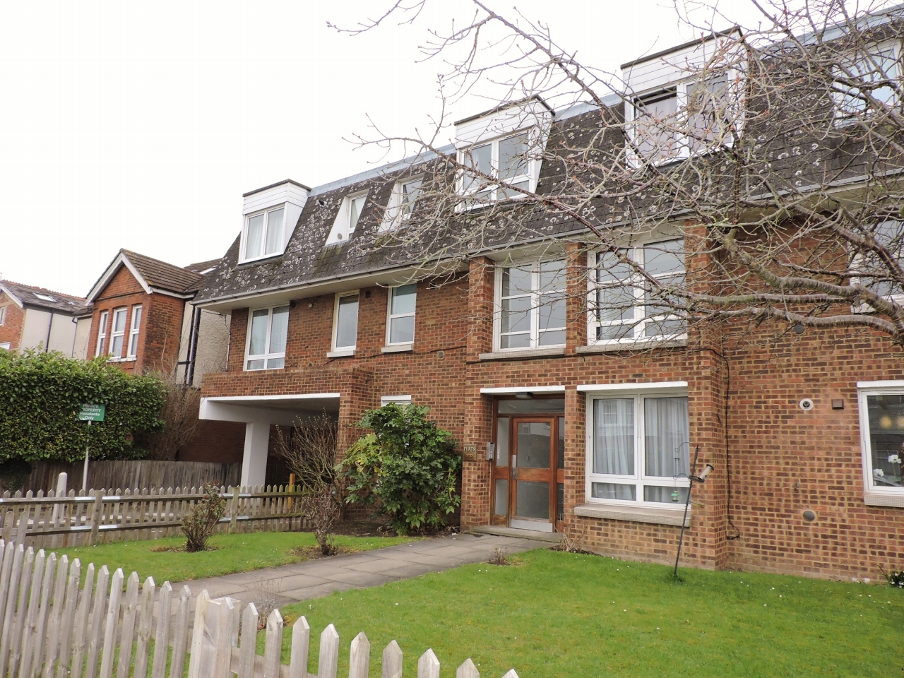 2 bedroom apartment flat/apartment Let in New Malden - Main Image