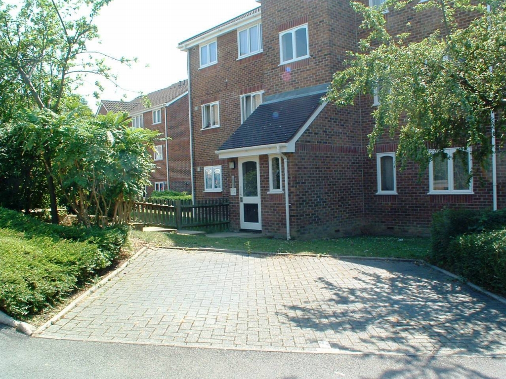 1 bedroom apartment flat/apartment Let in Worcester Park - Main Image