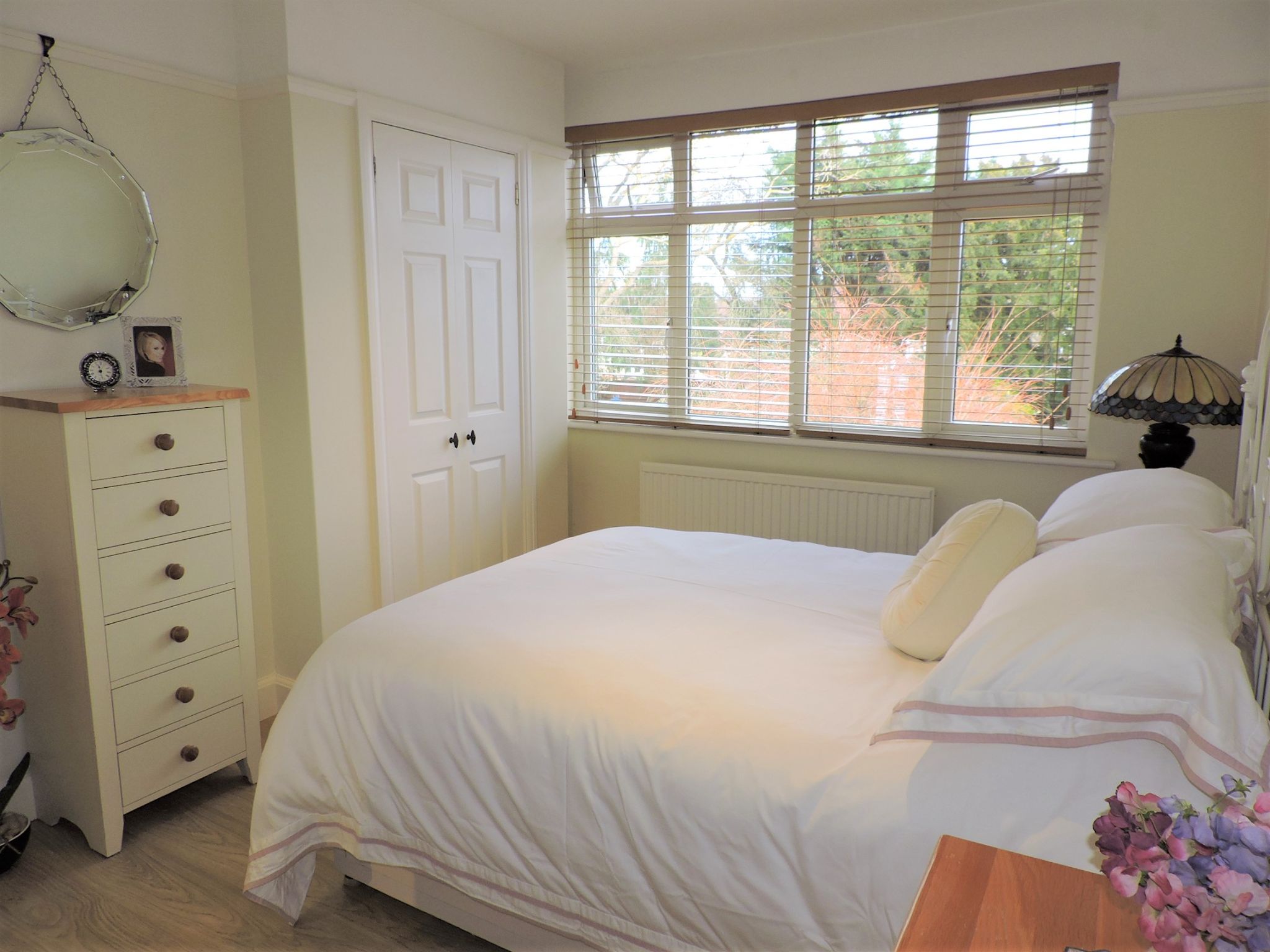 3 bedroom semi-detached house Sold in Epsom - Photograph 11